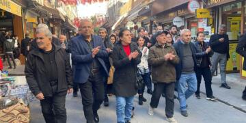 Ji Nisêbînê bangî Rojava kirin: Em ê rê nedin êrişên çeteyan