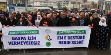 Gelê Cizîrê li dijî qeyûman meşiya