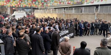 DBP û DEM Partî li Amedê ji bo çareseriyê meşiyan