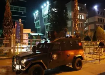 Polîsan hemşaredarî destbend kerdî, dormeyê şaredarî ame girewtene
