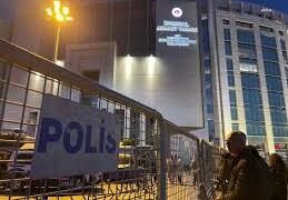52 baroyan zextên li ser rojnamegeran şermzar kirin