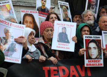 Girtiyên nexweş Kose û Elçîçek demildest berdin
