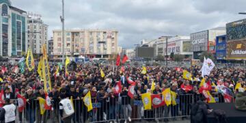Bi hezaran li Qada Esenyurtê ji bo ‘Azadiyê’ kom bûn