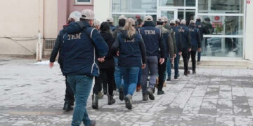 Operasyono sîyasîyî: 52 kesî ameyî destbendkerdene