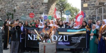 Li Kadîfekaleya Îzmîrê agire Newrozê hat vêxistin