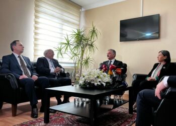 DEM Partî û MHP’yî roşanê yewbînan pîroz kerd: No firsendêko tarixî yo