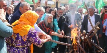 Newroza Xelfetiyê: Bi kesên agirê Newrozê watedar kirin re me xwe gihand van rojan HATE NÛKIRIN