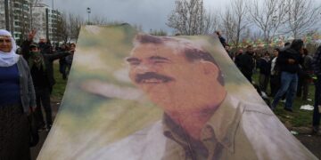 Ciwanan posterê gird yê Abdullah Ocalanî berz kerd