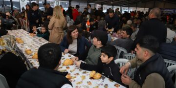Hemşaredarê Amedî çadirê fitarî de şarî reyde ameyî têhet