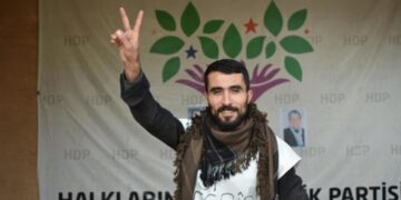 Siyasetmedar Nasir Yagiz hat girtin