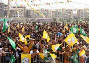 Li Silopiyayê bi hezaran kes Newroz pîroz kir