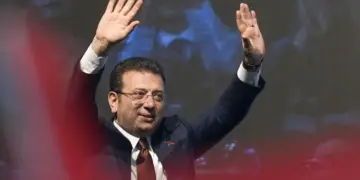 Wezîr Ekrem Îmamoglû ji peywirê dûr xist
