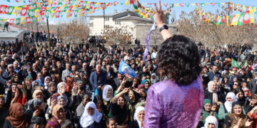 Li Bismil û Giyadînê agirê Newrozê geş bû