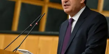 Tuncer Bakirhan Kombîyayîşê Grûbe de qisey keno
