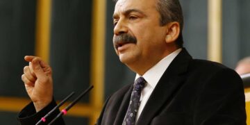 Sirri Sureyya Onderî krîzê qelbî vîyarna