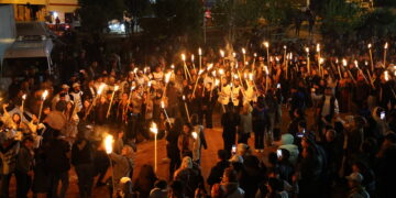 Jin li qada mihrîcanê bi 76 meşaleyan meşiyan