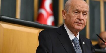 Bahçelîyî seba Sirri Sureyya Onderî berzîno xeyrin waşt   