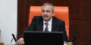 Serekê MÎT’î Sirri Sureyya Onderî zîyaret kerd