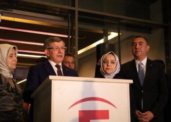 Ahmet Davutoglû serdana Sirri Sureyya Onder kir