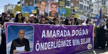 Bi hezaran kes ver bi dewa Amarayî meşîyenê
