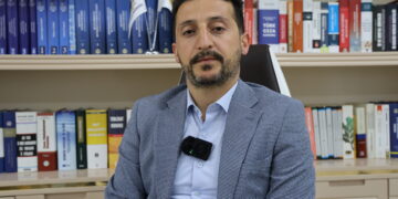 Parêzer Alî Şapkaci: Cihê çareseriyê parlemento ye