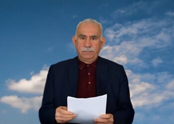 Parêzerên Ocalan serî li dozgeriyê dan