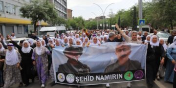 Girseya ji Mêrdînê hat ber bi Qada Şêx Seîd ve meşiyan