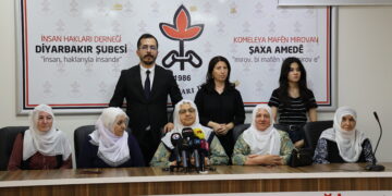 ‘Divê dayîkên leşker û polisan jî piştgiriyê bidin pêvajoyê’