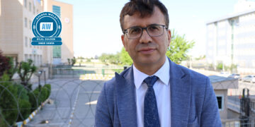 Dr. Yerlîkaya: Em ji penceşêrê netirsin, em ji derengbûnê bitirsin
