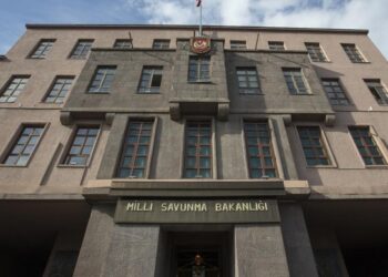 Wezareta Parastinê: Dê êrîşên me bidomin