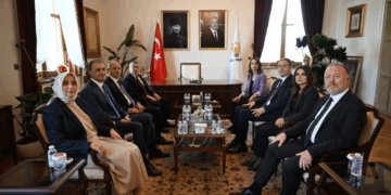 Civîna DEM Partî û AKPê du saet û nîvan dom kir