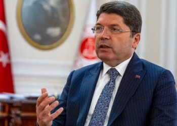 Tunç cewab da waştişê ‘Wa Ocalan rojnamegeran reyde pêvînayîş biko’