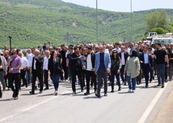 Li Dêrsimê hêrsa bi hezaran kes rê da vekirin