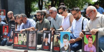 Aqûbeta Mehmet Emîn Ayhan û Hamît Pamûk pirsin