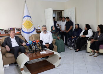 Tûncer Bakirhan: Çareseriya Îranê demokratîkbûn e