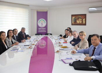 Heyeta Rêveberiyên Xwecihî ya YEyê serdana DEM Partiyê kir