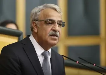 Mîthat Sancar bî endamê heyetê Îmralîyî
