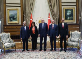 Hevdîtina Heyeta Îmraliyê û Erdogan dest pê kir