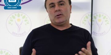 Pêvajoyê bi gel re niqaş dikin