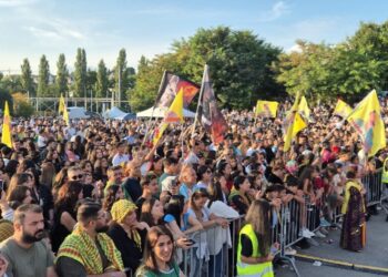 Bi hezaran Kurd di mihrîcana li Swîsreyê de civîyan