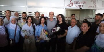 Bi tilîlî û dirûşmeyan ew pêşwazî kirin
