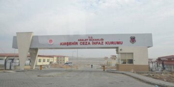 Gardiyan girtiyan tahrîk dikin