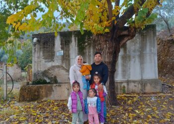 Dayika 4 zarokan girtin û zarok li holê hiştin