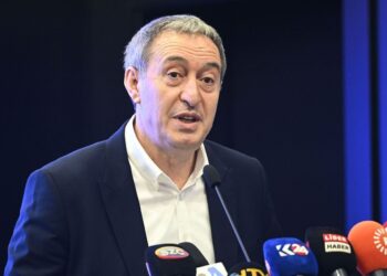 Bakirhanî vera Fîdanî bertek nîşan da: Çimanê xo gêno û fikrîyeno ke kurdî çin ê