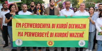 Ji bo zimanê kurdî bibe zimanê fermî meşiyan