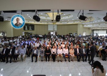 Encamên civînên gel: Civakê xwe parast niha jî dixwaze bawer bike