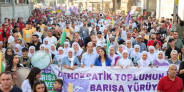 Bayindir: Aştî ferz e, azadî nêzîk e