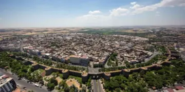 Xelkê Amedê rojane bi kîjan zimanî diaxive?