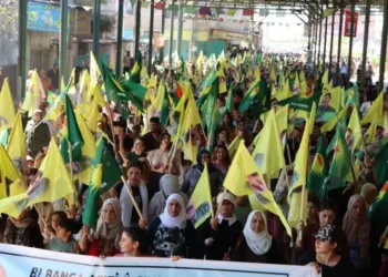 Bi hezaran kes ji bo azadiyê meşiyan