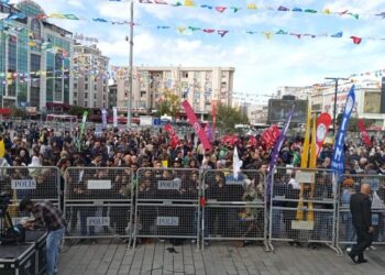 Bi hezaran li Esenyurtê qêrîyan: Mil bidin mil li dijî faşîzmê